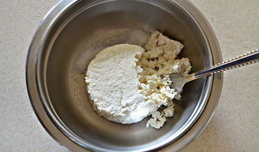 штрудель с творогом, малиной и грушей