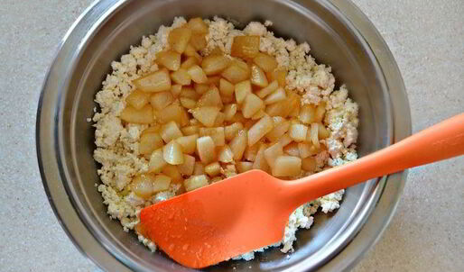 штрудель с творогом, малиной и грушей