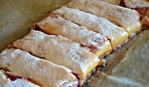 штрудель с творогом, малиной и грушей