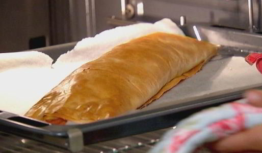 штрудель с тыквой, изюмом и вяленой вишней