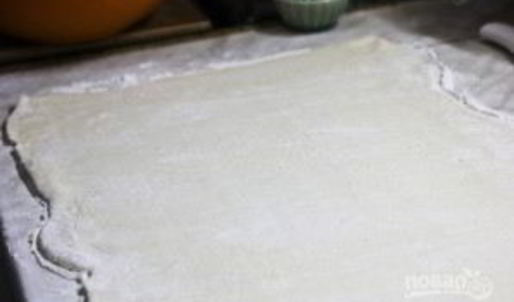 штрудель с вишней из слоеного теста