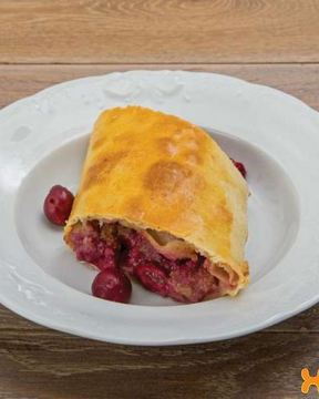 Штрудель с вишней