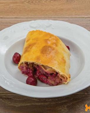 Штрудель с вишней