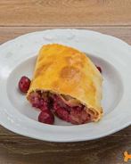 Штрудель с вишней