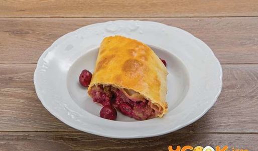 штрудель с вишней