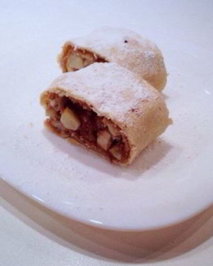 Штрудель с яблоками и изюмом