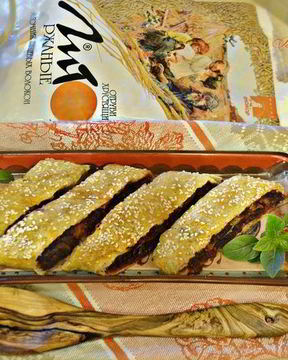 Штрудель со свеклой, сыром и шпинатом