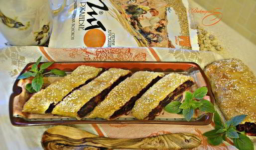 штрудель со свеклой, сыром и шпинатом