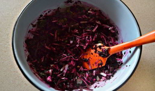 штрудель со свеклой, сыром и шпинатом