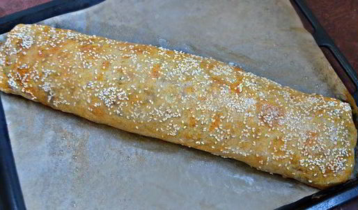 штрудель со свеклой, сыром и шпинатом