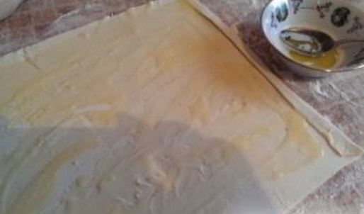 вишневый штрудель из слоеного теста