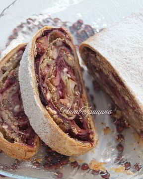 Яблочно-вишневый штрудель