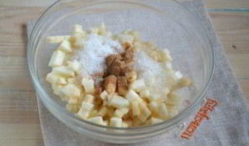 яблочный штрудель из слоеного теста