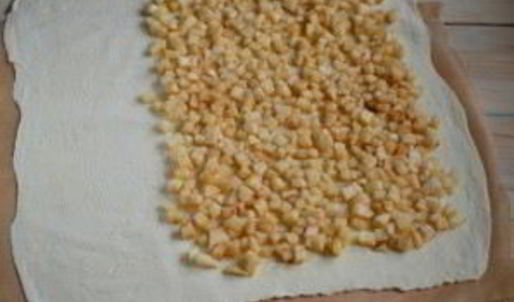 яблочный штрудель из слоеного теста