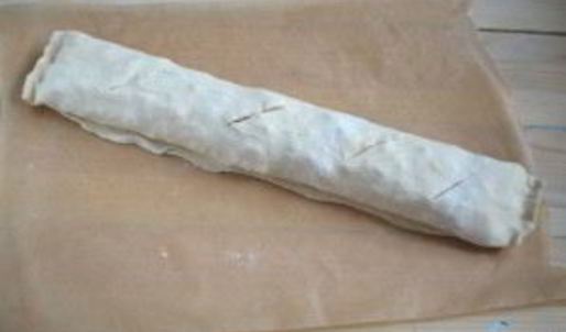 яблочный штрудель из слоеного теста