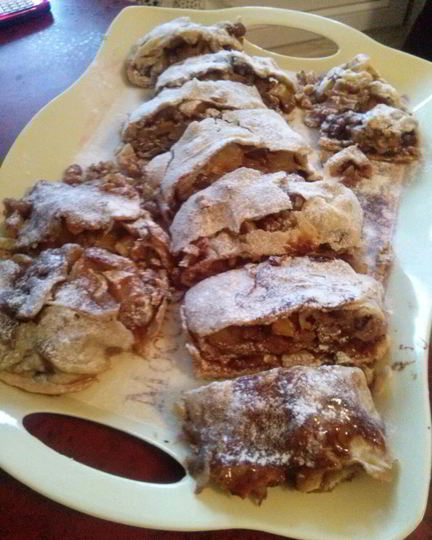 Рецепт яблочного штруделя с грецкими орехами