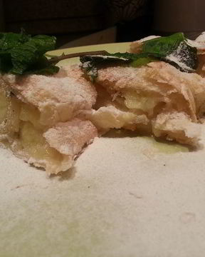 Яблочный штрудель с мятой и кардамоном