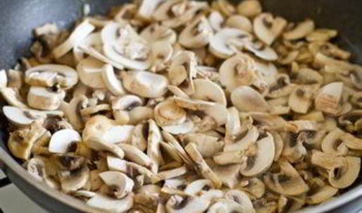 закусочный штрудель с грибами и сыром