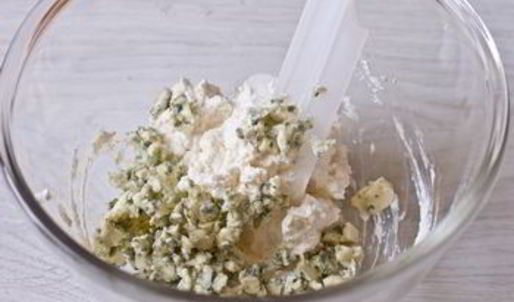 закусочный штрудель с грибами и сыром