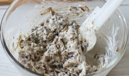 закусочный штрудель с грибами и сыром