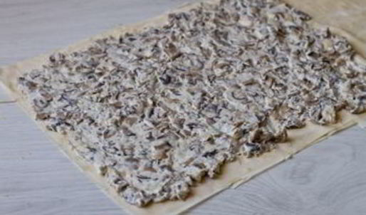 закусочный штрудель с грибами и сыром