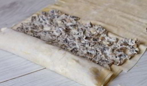 закусочный штрудель с грибами и сыром