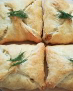 Слоеные конвертики с сыром