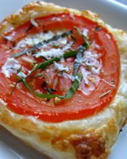 Рецепт слоек с помидорами и сыром