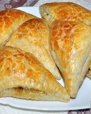 Слойки с горбушей и яйцом