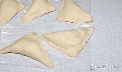 слойки с горбушей и яйцом