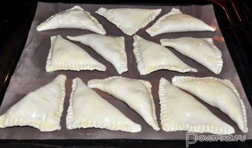 слойки с горбушей и яйцом