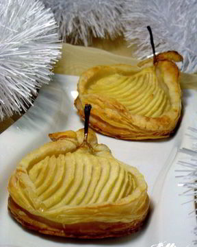 Слойки с грушами и орехами