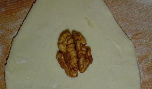 слойки с грушами и орехами