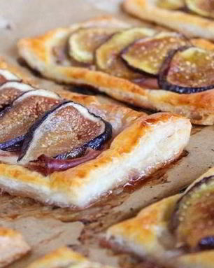 Слойки с инжиром и ветчиной