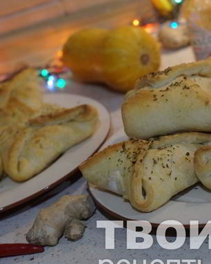 Слойки с колбасками и сулугуни