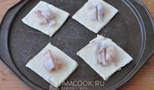 слойки с минтаем