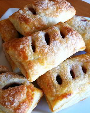 Слойки с нутеллой и малиновым вареньем