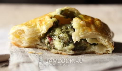 слойки с сыром и свекольными листьями