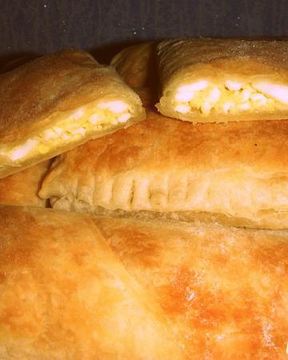 Слойки с сыром и яйцом