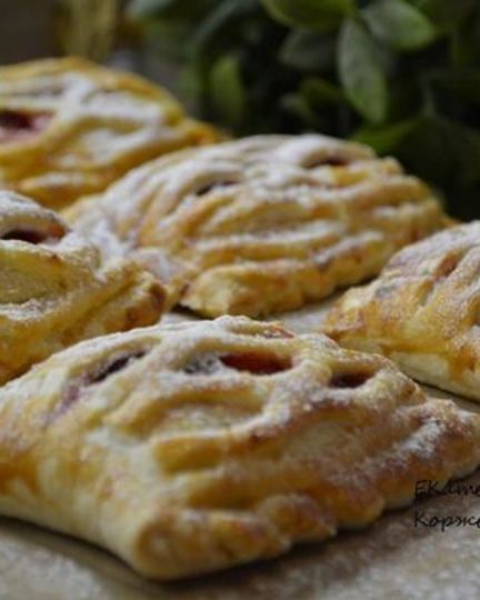 Рецепт слоек с творогом и клубникой