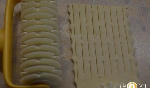 слойки с творогом и клубникой