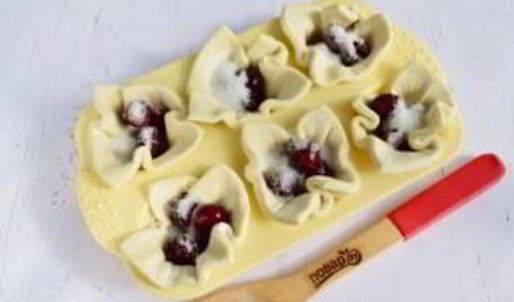 слойки с вишней