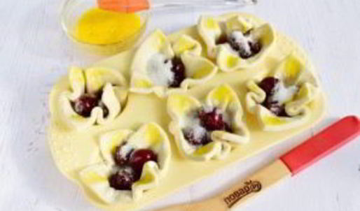 слойки с вишней