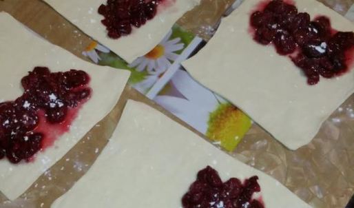 слойки вишенка из готового теста