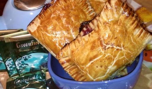 слойки вишенка из готового теста