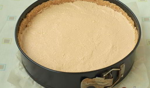 карамельный сырник с клубникой