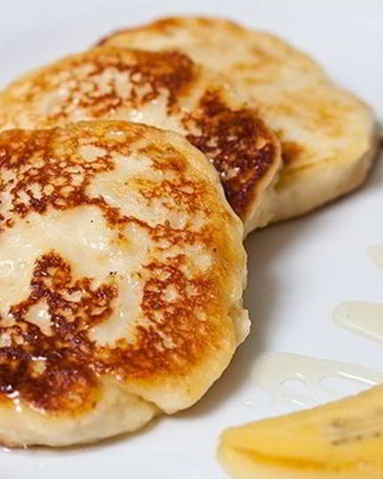 Рецепт простых сырников из творога с бананом