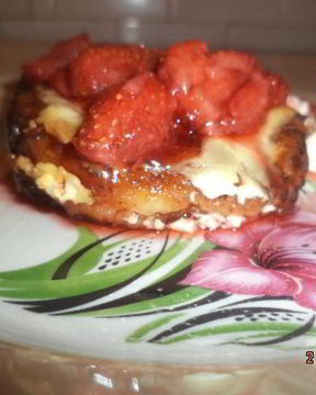 Сырники под клубничным соусом