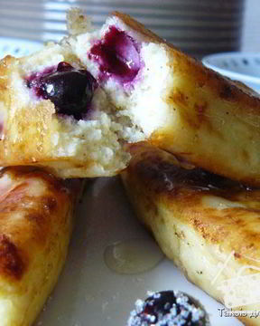 Сырники Полешки с черной смородиной