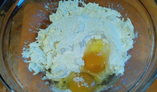 сырники с клубникой и клубничным сиропом